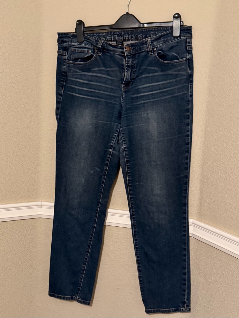 Calvin Klein Women’s Dark Indigo Straight Leg Jeans (ultimate skinny)